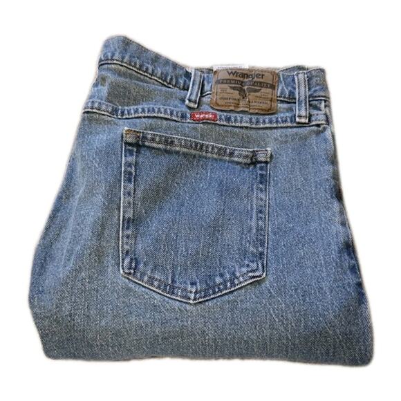 Men's Classic Wrangler Jeans Size 42 X 30 Straight Leg Medium Blue - Picture 1 of 9
